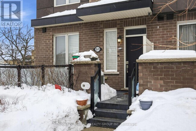 25 Heron Park Pl in Toronto, ON - Building Photo - Building Photo