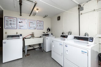 3508 Colfax Ave S in Minneapolis, MN - Foto de edificio - Interior Photo