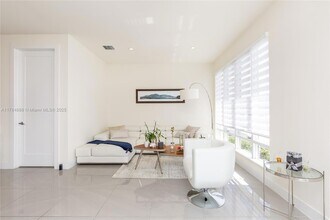 6330 NW 104th Path, Unit G209 in Medley, FL - Building Photo - Building Photo