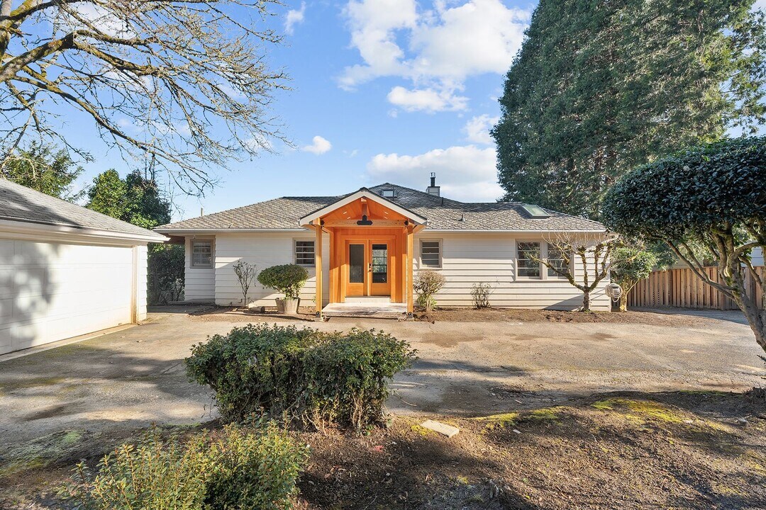 3144 Glenmorrie Dr in Lake Oswego, OR - Building Photo