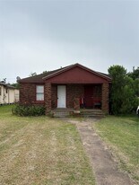 715 W 4th St in Freeport, TX - Building Photo