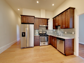 2576 Folsom St in San Francisco, CA - Building Photo - Interior Photo