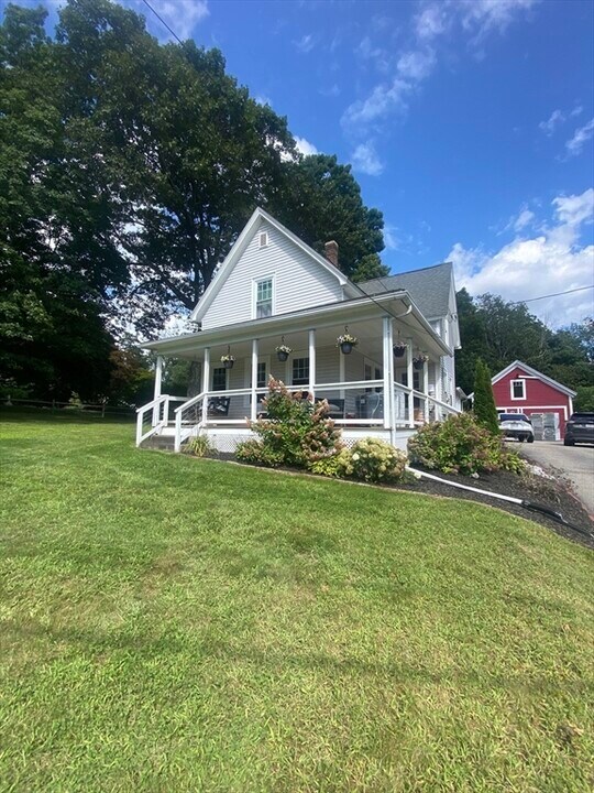 656 Grove St in Worcester, MA - Building Photo