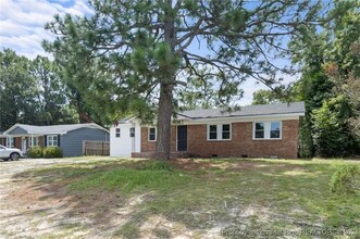 415 Palmerland Dr in Hope Mills, NC - Building Photo - Building Photo