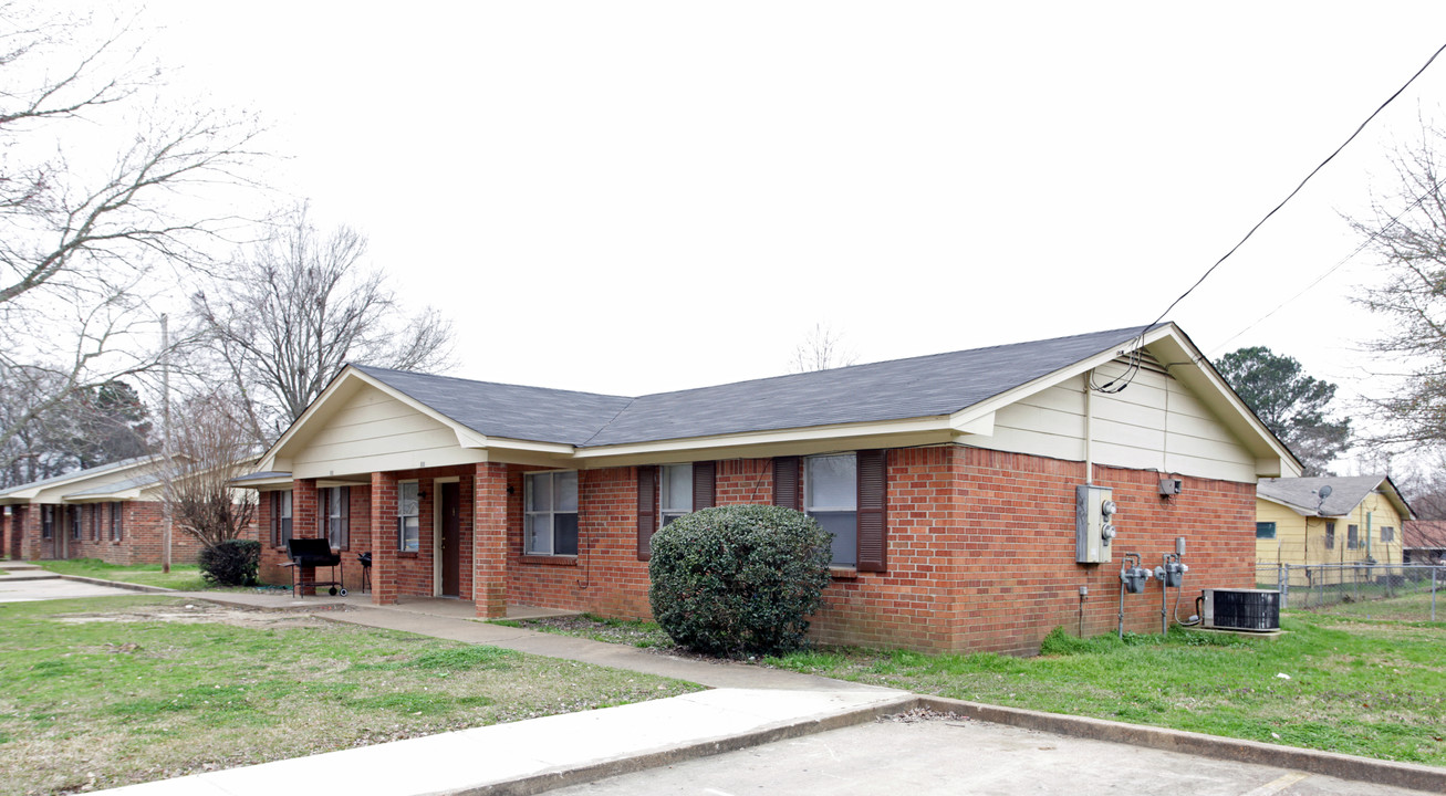 Canton Village Apartments in Canton, MS - Building Photo