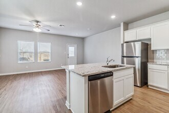 3915 Abbott Pass in Saint Hedwig, TX - Building Photo - Building Photo