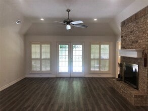 135 Lakeside Dr in Montgomery, TX - Building Photo - Building Photo