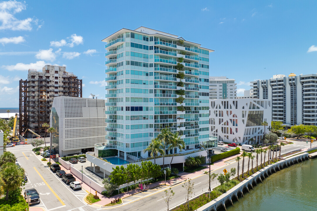 King David Towers in Miami Beach, FL - Building Photo