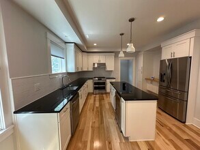 90 Bartlett St in Somerville, MA - Building Photo - Building Photo