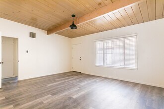 516 N Westmoreland Ave in Los Angeles, CA - Building Photo - Building Photo