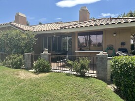 352 Sierra Madre S in Palm Desert, CA - Foto de edificio - Building Photo