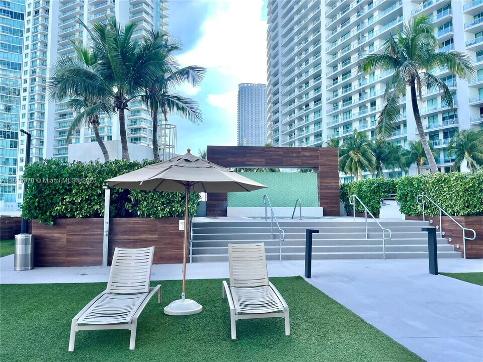 350 S Miami Ave, Unit 1103 in Miami, FL - Building Photo