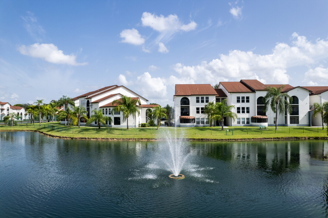 Gleneagles Apartments in Miami, FL - Foto de edificio