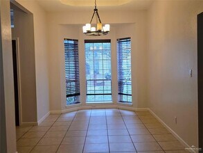 28 Warbler Ave in McAllen, TX - Building Photo - Building Photo