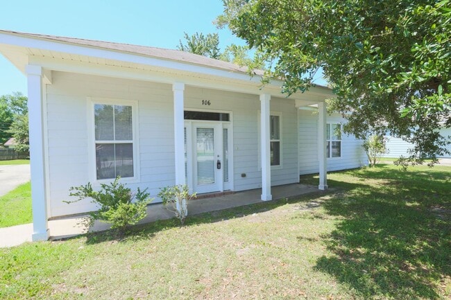 106 Earle Taylor Ln in Ocean Springs, MS - Building Photo - Building Photo