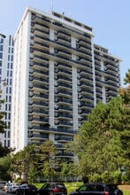 Davisville Village Apartments in Toronto, ON - Building Photo - Building Photo