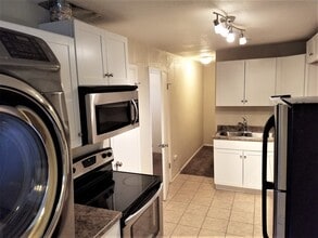 5997 Magnolia St, Unit 2 in Commerce City, CO - Building Photo - Building Photo