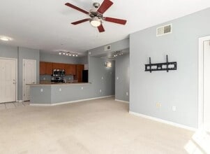 5302 E Van Buren St, Unit 3046 in Phoenix, AZ - Foto de edificio - Building Photo