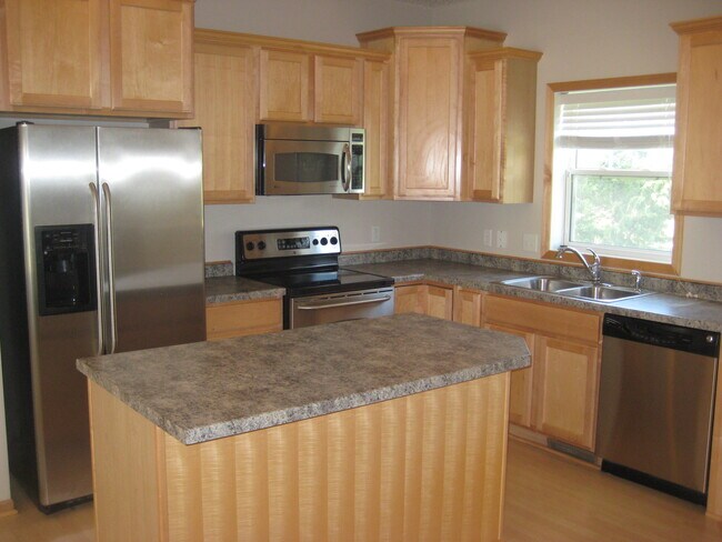 16640 50th Ct N in Minneapolis, MN - Building Photo - Building Photo
