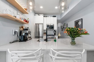 277 Border St, Unit 203 in Boston, MA - Building Photo - Building Photo