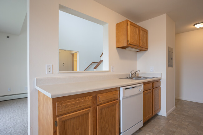 Coopers Landing Apartments in Kalamazoo, MI - Building Photo - Interior Photo