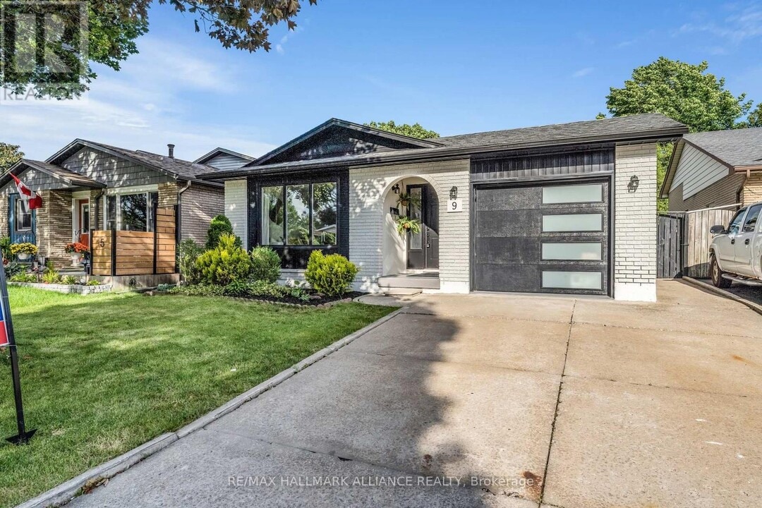 9 Piper Pl in Hamilton, ON - Building Photo