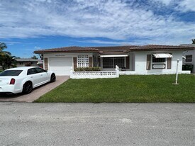 7317 NW 57th Pl in Tamarac, FL - Building Photo