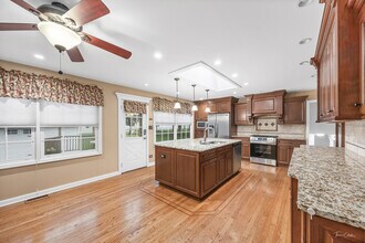 5S300 Tuthill Rd in Naperville, IL - Building Photo - Building Photo