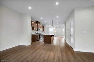 7 Peckwell St in Mt. Olive, NJ - Building Photo - Building Photo