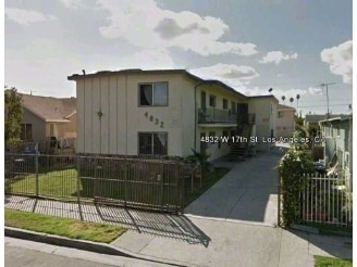 4832 W 17th St in Los Angeles, CA - Building Photo