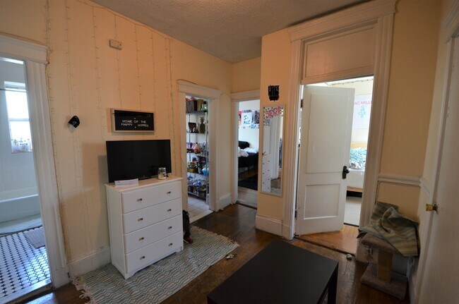 65 Kilmarnock St, Unit 1 in Boston, MA - Foto de edificio - Building Photo