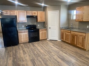 2206 E Main St in Lubbock, TX - Building Photo - Building Photo