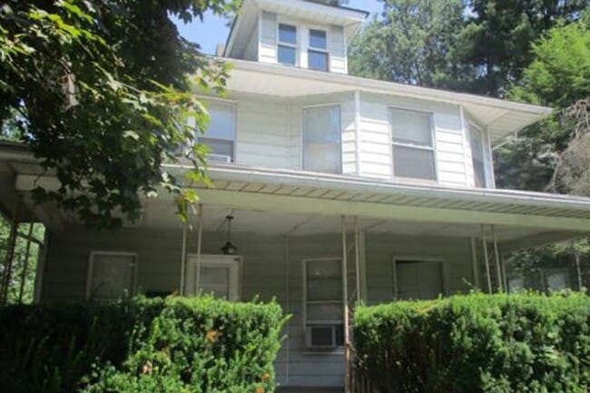 130 Ridgeway St in East Stroudsburg, PA - Building Photo - Building Photo