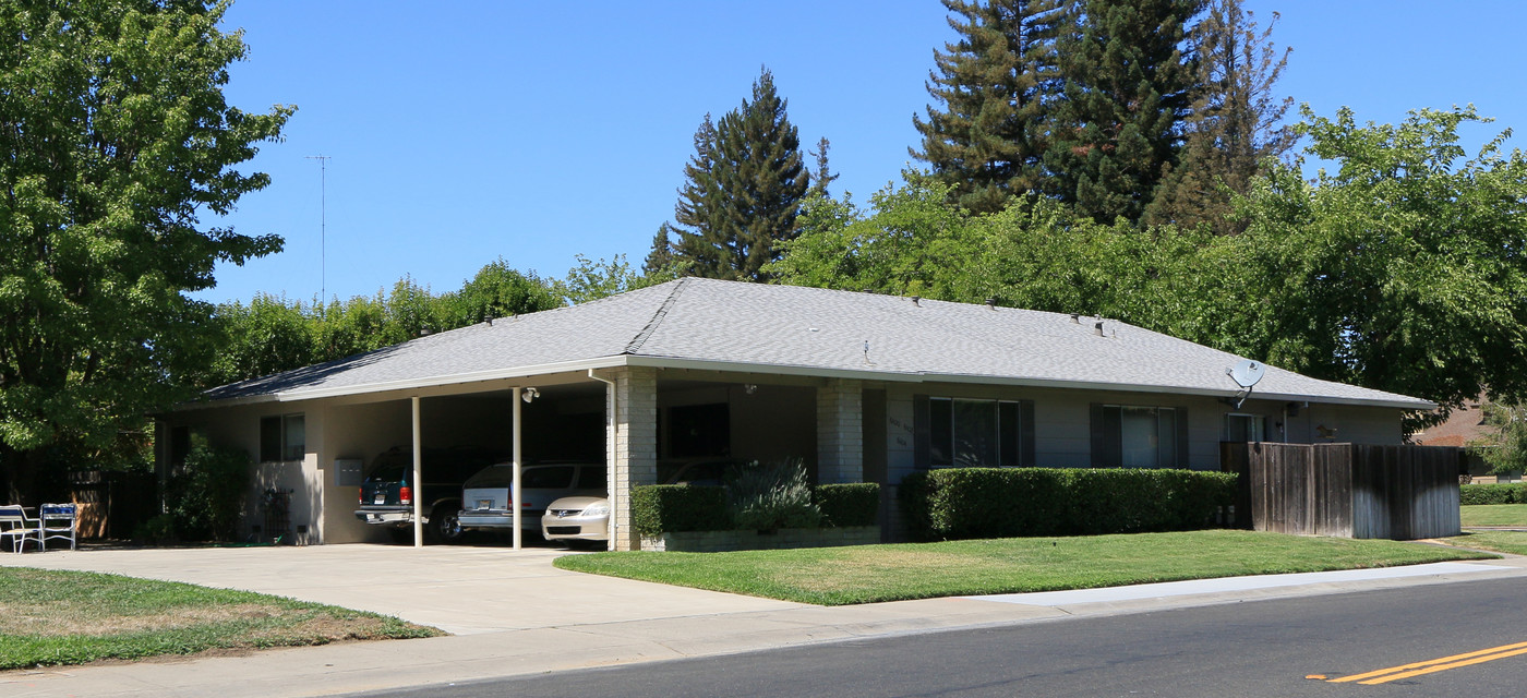 6100-02 04 Gloria Dr in Sacramento, CA - Foto de edificio