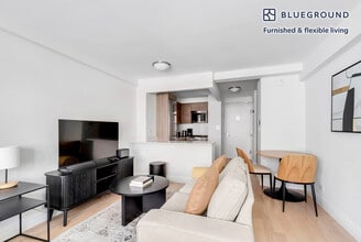 340 E 51st St in New York, NY - Building Photo - Building Photo