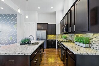 6017 Allen St in Houston, TX - Building Photo - Building Photo