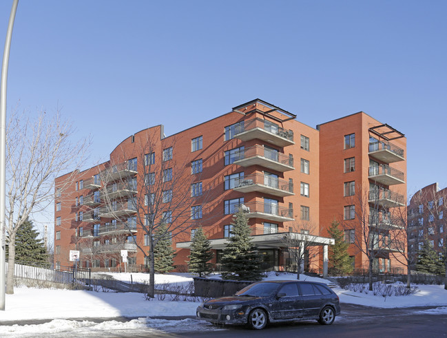 945 Muir in Montréal, QC - Building Photo - Primary Photo