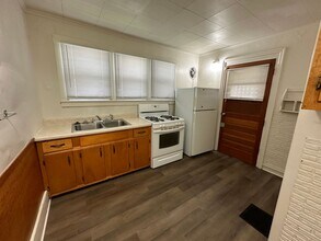 346 W Wesley St in Jackson, MI - Building Photo - Building Photo