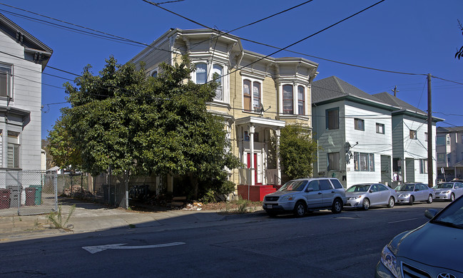 658 8th St in Oakland, CA - Foto de edificio - Building Photo