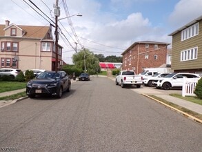 22 John St in East Rutherford, NJ - Building Photo - Building Photo