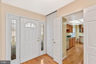9711 Cinnamon Creek Dr in Vienna, VA - Building Photo - Building Photo