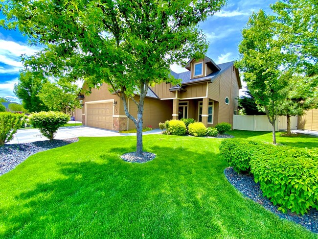 4754 N Stream Pl