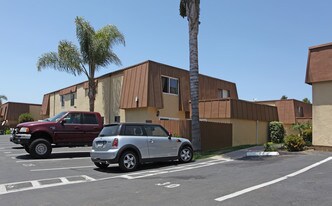 Castle Park Townhomes in Chula Vista, CA - Building Photo