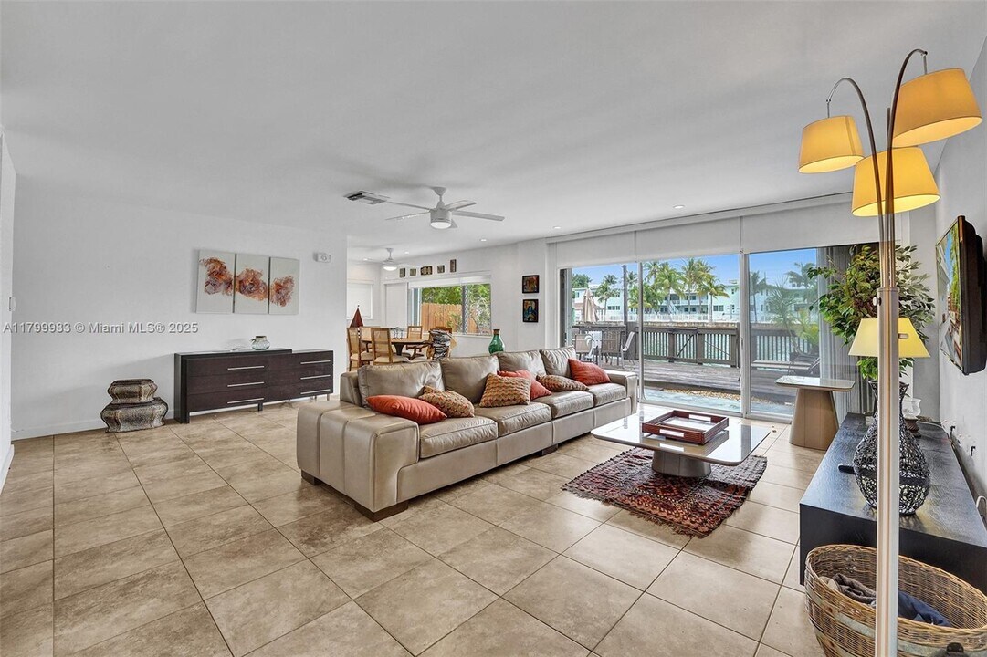7306 Gary Ave in Miami Beach, FL - Building Photo