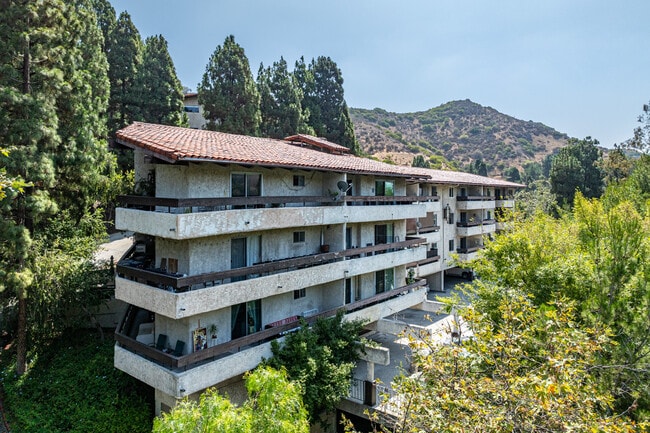 Cahuenga Hills Tennis Condominiums