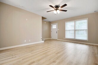 1187 Cottonwood Dr in Clarksville, TN - Building Photo - Building Photo