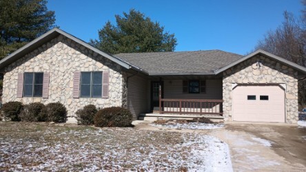 638 S White Oak Rd in Marshfield, MO - Building Photo