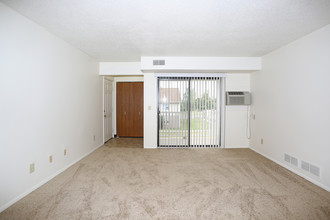 Wood Creek Apartments in Calcium, NY - Foto de edificio - Interior Photo