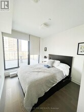 11-711 Wellesley St W in Toronto, ON - Building Photo - Building Photo