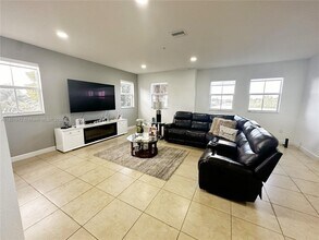 260 NW 109th Ave in Miami, FL - Building Photo - Building Photo